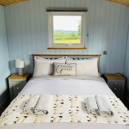 Bespoke Luxury Huts With Hot Tubs. Located In The Black Mountains. Llanveynoe Buitenkant foto