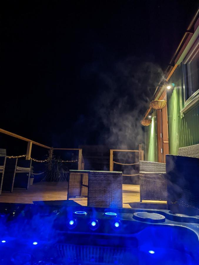 Bespoke Luxury Huts With Hot Tubs. Located In The Black Mountains. Llanveynoe Buitenkant foto