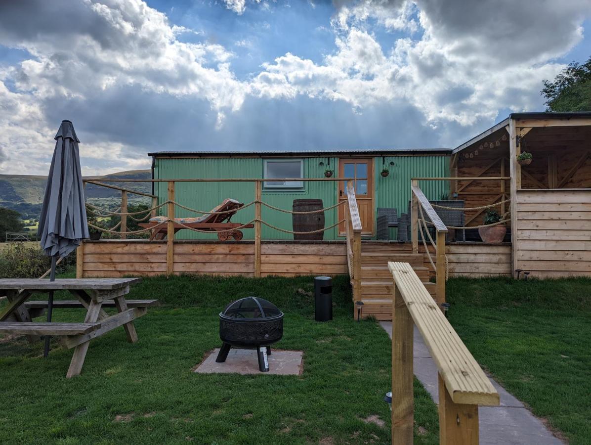 Bespoke Luxury Huts With Hot Tubs. Located In The Black Mountains. Llanveynoe Buitenkant foto