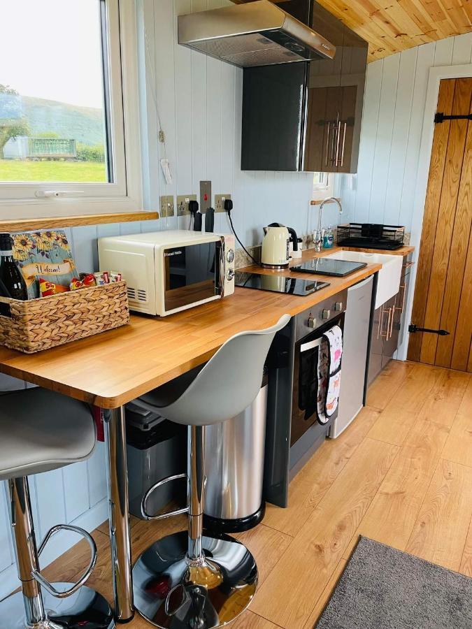 Bespoke Luxury Huts With Hot Tubs. Located In The Black Mountains. Llanveynoe Buitenkant foto