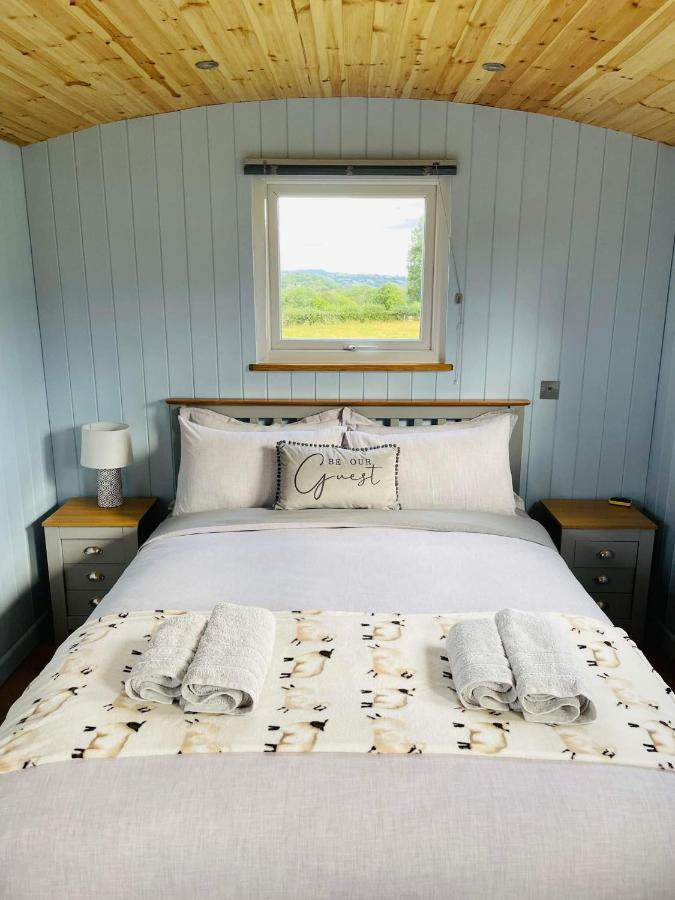 Bespoke Luxury Huts With Hot Tubs. Located In The Black Mountains. Llanveynoe Buitenkant foto