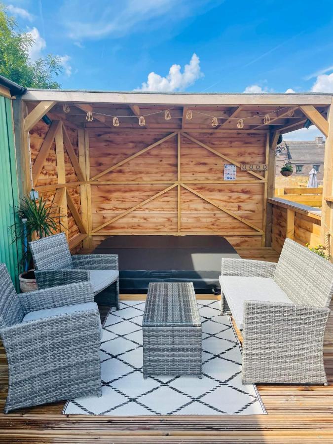 Bespoke Luxury Huts With Hot Tubs. Located In The Black Mountains. Llanveynoe Buitenkant foto