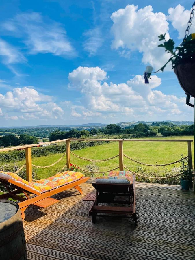 Bespoke Luxury Huts With Hot Tubs. Located In The Black Mountains. Llanveynoe Buitenkant foto