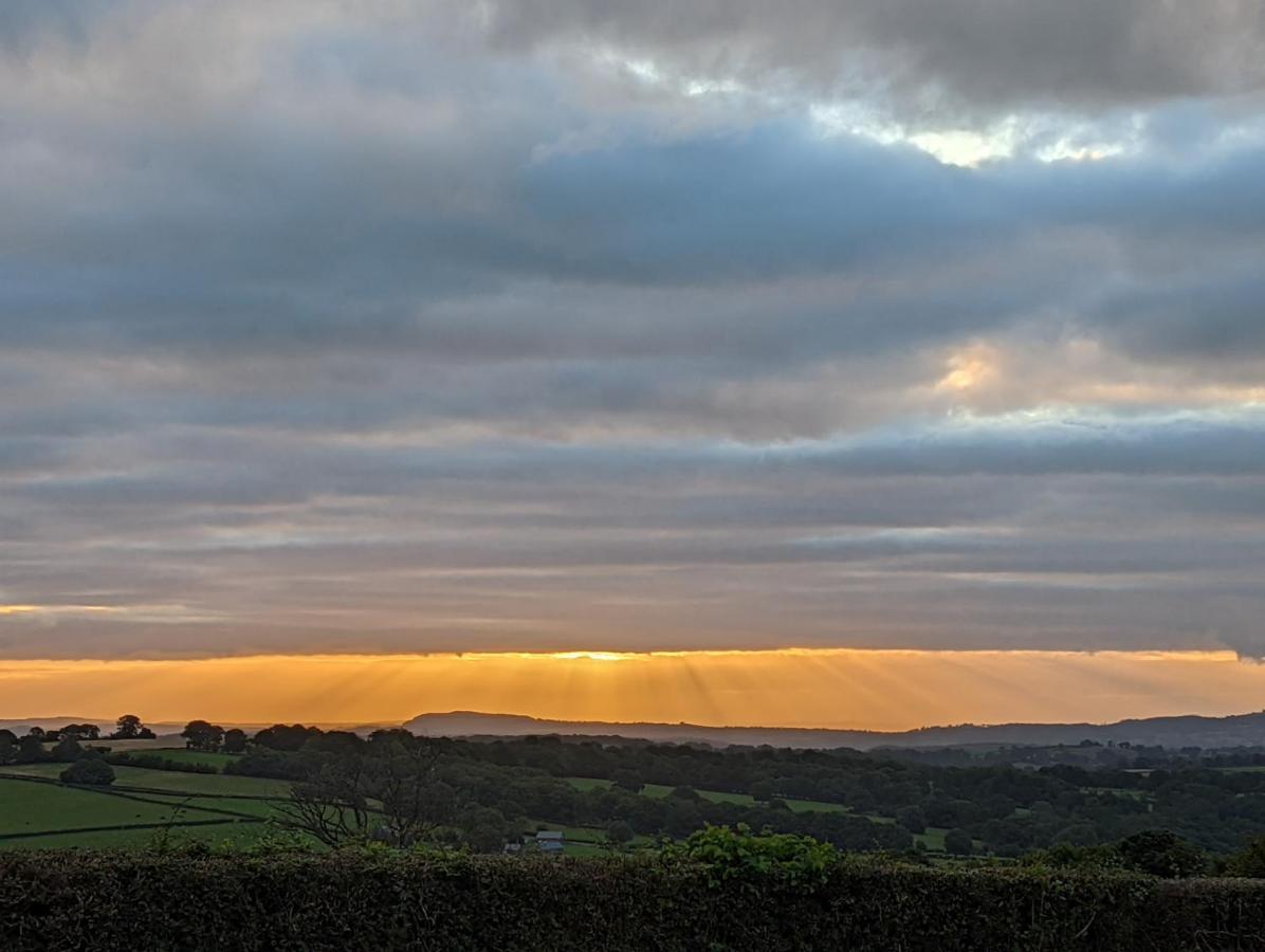 Bespoke Luxury Huts With Hot Tubs. Located In The Black Mountains. Llanveynoe Buitenkant foto